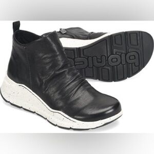 Bionica Orlinda Bootie in Black Size 9.5